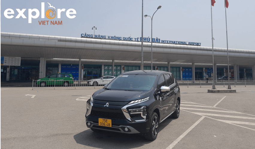 Xe 7 chỗ Explore Car đang quá trình di chuyển từ Sân bay