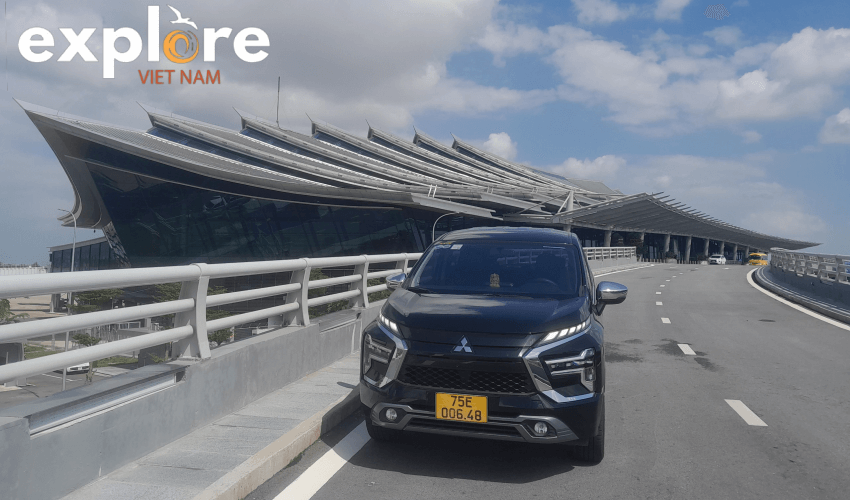 Xe 7 chỗ Explore Car đang quá trình di chuyển từ Sân bay